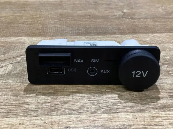 USB-aansluiting OEM JX6319C166EA voor Land Rover Discovery 5 image 2