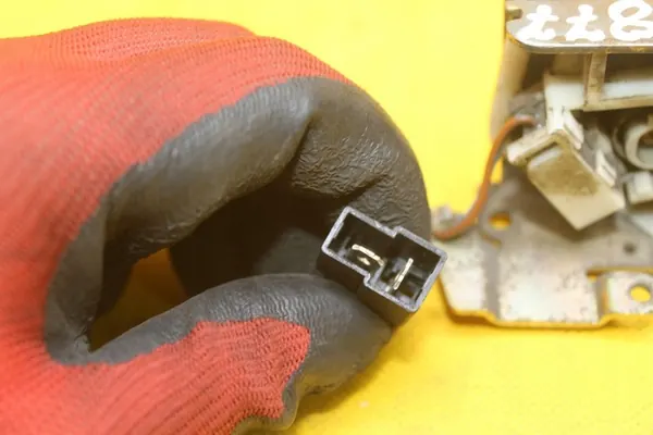 Mercedes-Benz Dörrlås A6387300335 image 5