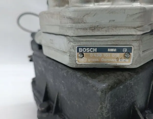 Distribuidor de combustible OEM 0438120170 Mercedes W126 image 6