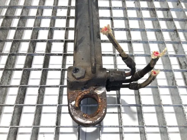 Cilindro elevador cabina OEM LORK-1-532762 Renault Magnum image 3