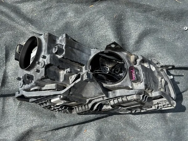 VW Golf VI 6 5K1 08-12 Farol Xenon Esquerdo image 2