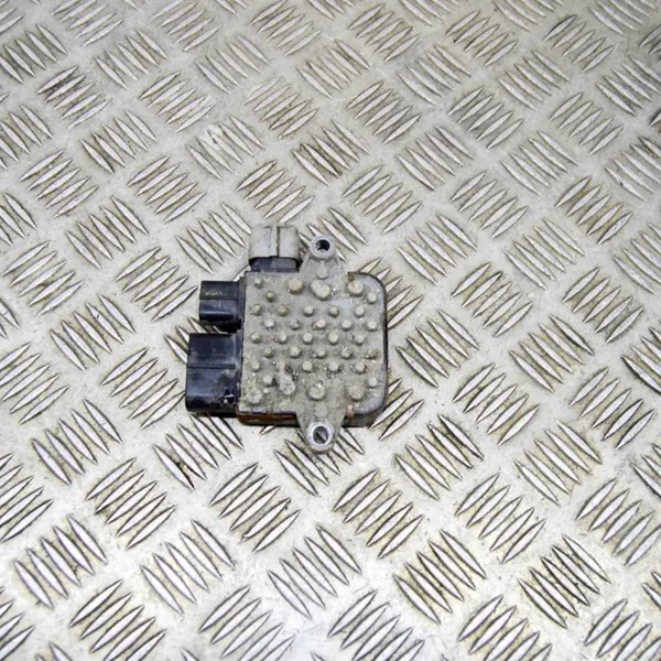 Tesla Model S Kühlerlüfter-Relais OEM 1G04119700 image 4