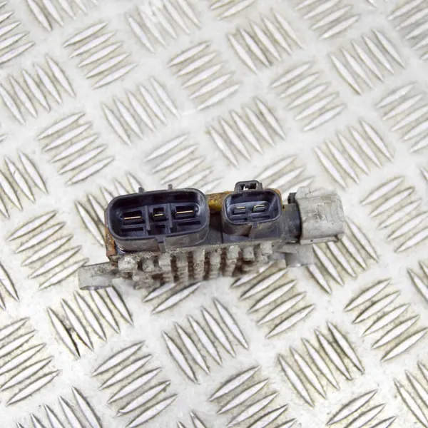 Tesla Model S Kühlerlüfter-Relais OEM 1G04119700 image 5