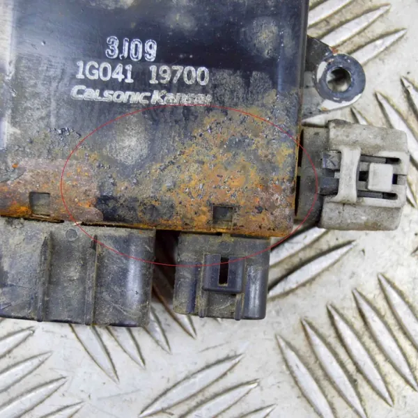 Tesla Model S Kühlerlüfter-Relais OEM 1G04119700 image 7