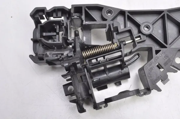 Cupra Leon Türgriffhalterung OEM 5H0837885C Links Vorne image 3