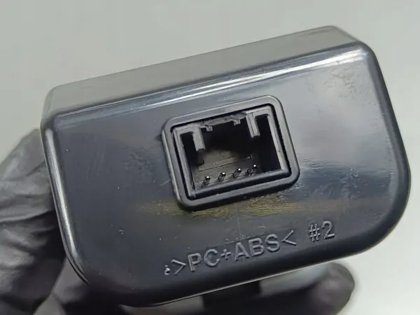 Genesis GV70 USB-portti OEM 96125T6000NNB image 3