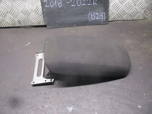 Armsteun Toyota OE OEM podłokietnik TOYOTA COROLLA E21 18-23 image 2