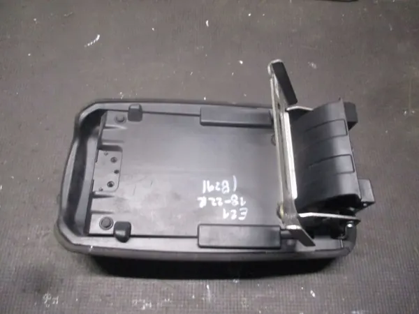 Armsteun Toyota OE OEM podłokietnik TOYOTA COROLLA E21 18-23 image 3