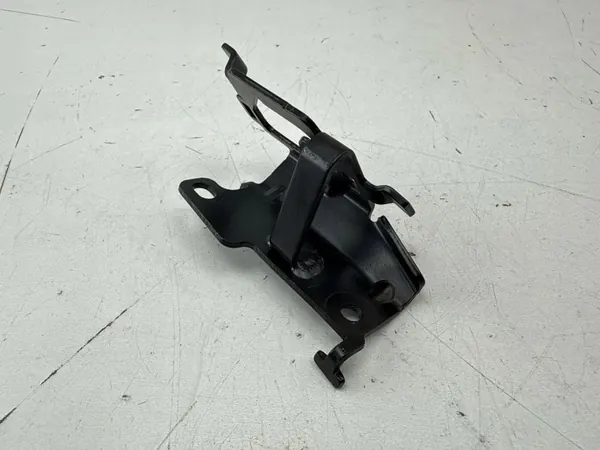 Mercedes-Benz C W205 rechterzijde bagagerek bevestiging OEM A2058605800 image 3