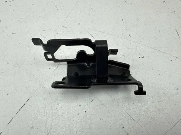 Mercedes-Benz C W205 rechterzijde bagagerek bevestiging OEM A2058605800 image 4