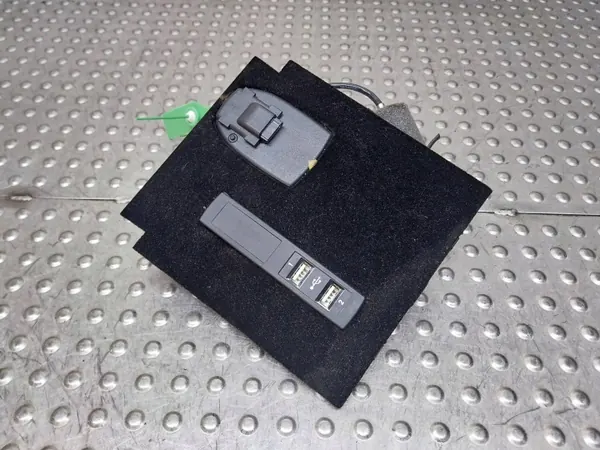 Module téléphone USB Mercedes OEM S26380709 image 2