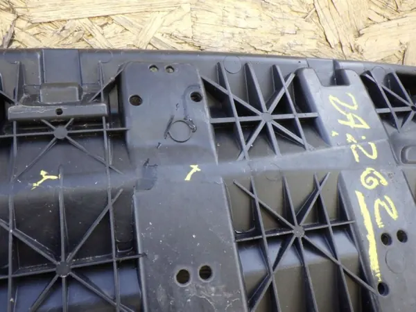 Ford Kuga MK2 puskurilevyn kansi OEM FV44-A8B384-A image 6