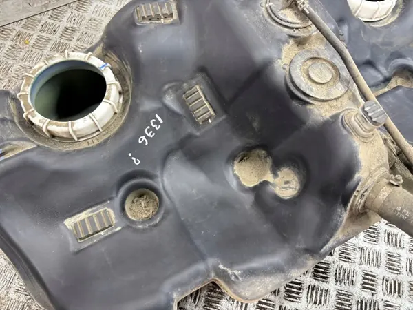 Tanque combustível Toyota GT 86 OEM 420130CA000 - Usado image 3