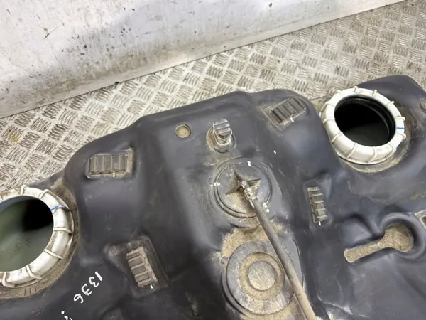 Tanque combustível Toyota GT 86 OEM 420130CA000 - Usado image 4