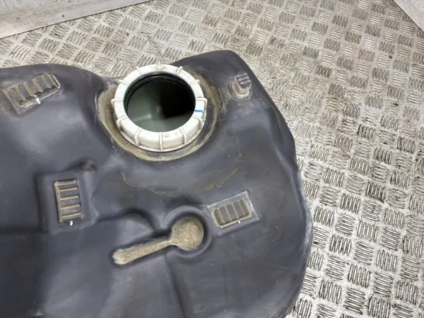 Tanque combustível Toyota GT 86 OEM 420130CA000 - Usado image 5