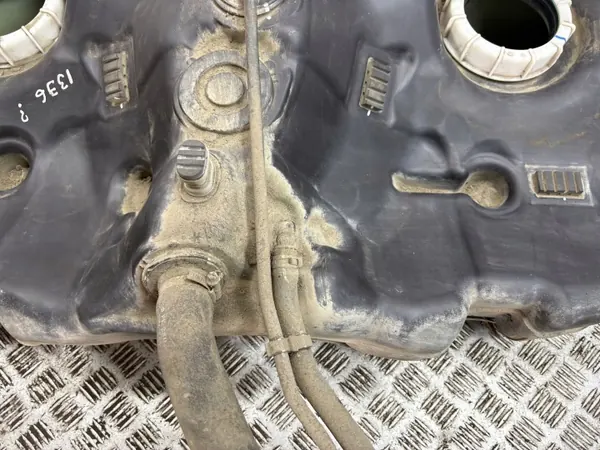 Tanque combustível Toyota GT 86 OEM 420130CA000 - Usado image 7