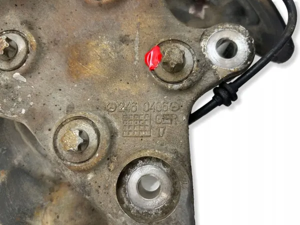 Mercedes-Benz Cubo Rueda Trasera OEM 2460406 - Usado image 6