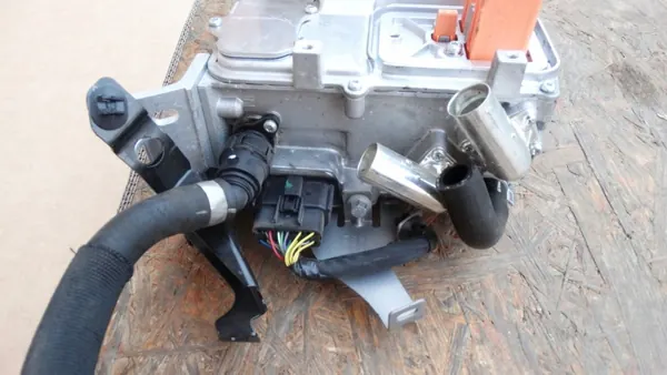 Inversor Volvo XC40 OEM 32324747 - Usado image 3