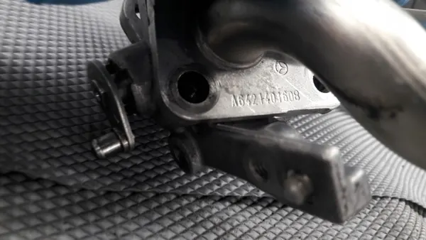 Mercedes OM642 EGR Flap Valve ORIGINAL A6421401263 image 4