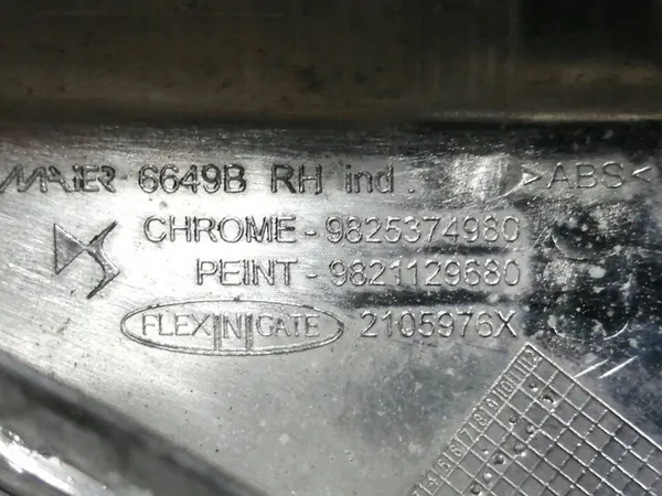 DS3 CROSSBACK Acabamento de Para-choque Dianteiro Direito image 4