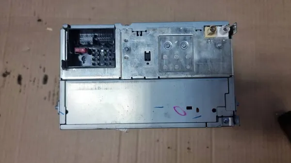 Radio CD OEM 7646288360 para VW Golf V image 3