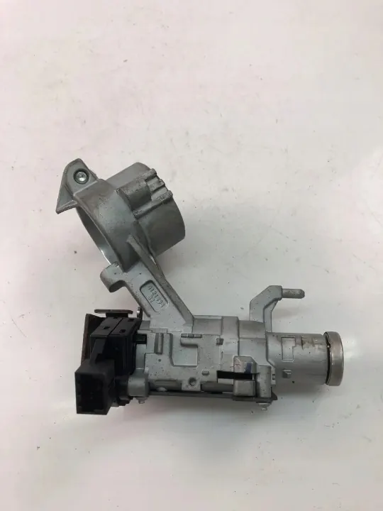 Pieza estacionaria Opel Corsa E OEM 13446128 image 3
