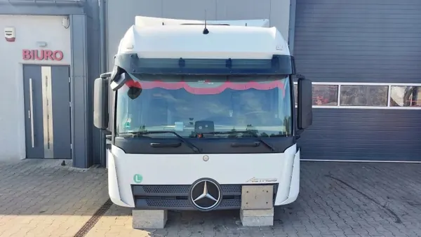 Mercedes Actros MP4 Big Space cabineframe OEM A0006000101 image 2