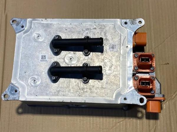 VW Passat B8 GTE Laturimoduuli OEM 5QE915682AK image 2
