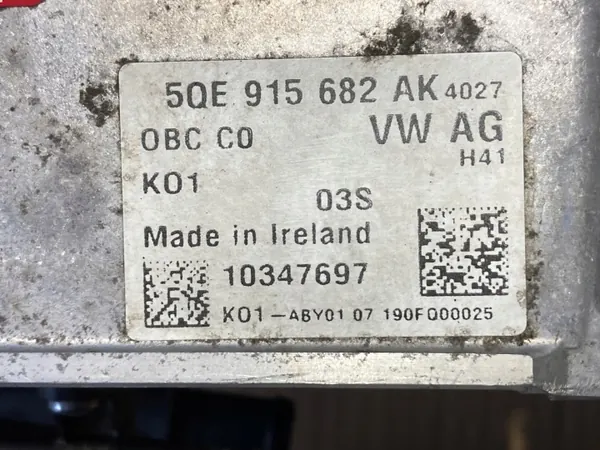 VW Passat B8 GTE Laturimoduuli OEM 5QE915682AK image 3
