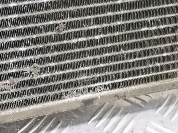 Vesijäähdytin OEM 4F0121251Q Audi A6 C6 2.0 TDI:lle image 3
