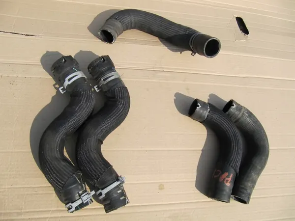 CHRYSLER PACIFICA 17- 3.6 Vesiletkua Radiaattori OEM image 3