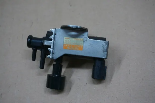 Toyota RAV4 II Undertrycksventil OEM 25819-27040 2.0 D4D image 4
