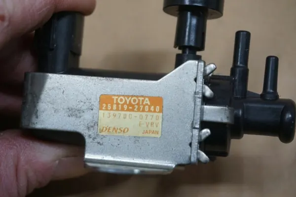 Toyota RAV4 II Undertrycksventil OEM 25819-27040 2.0 D4D image 5