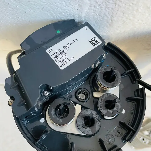 Capteur de niveau AdBlue Iveco image 2