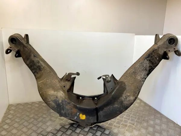 Traverse arrière OEM A1153501208 pour Mercedes 107SLC image 2