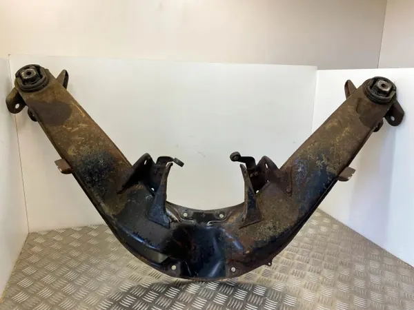 Traverse arrière OEM A1153501208 pour Mercedes 107SLC image 3