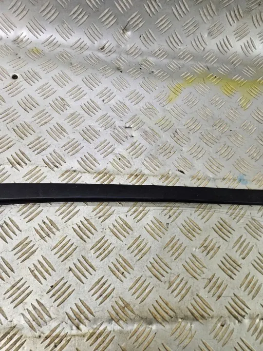 OEM LISTWA SZYBY CZOLOWEJ PRZEDNIEJ PRAWA PRZEDNIA FORD FOCUS MK3 image 3