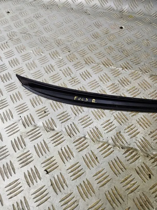 OEM LISTWA SZYBY CZOLOWEJ PRZEDNIEJ PRAWA PRZEDNIA FORD FOCUS MK3 image 5