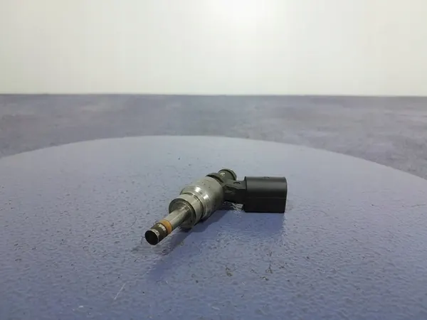 Iniettore carburante AUDI A6 C6 2.8B 06E906036E image 2