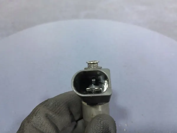 Iniettore carburante AUDI A6 C6 2.8B 06E906036E image 3