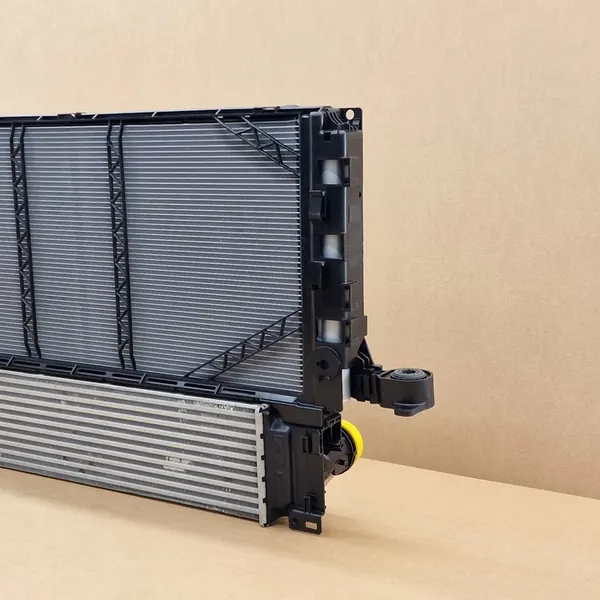 Conjunto de ventilador de refrigeración Volvo XC40 Automático image 10