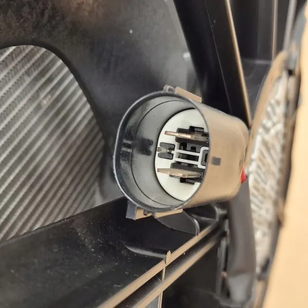 Conjunto de ventilador de refrigeración Volvo XC40 Automático image 7