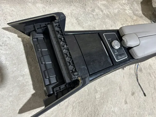 Mercedes W212 mittkonsol armstöd OEM jklW212qwe3r image 3