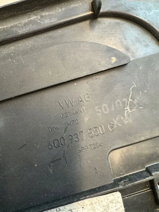 Caixa de fusíveis completa Skoda Fabia Mk1 6Q0937550G image 3