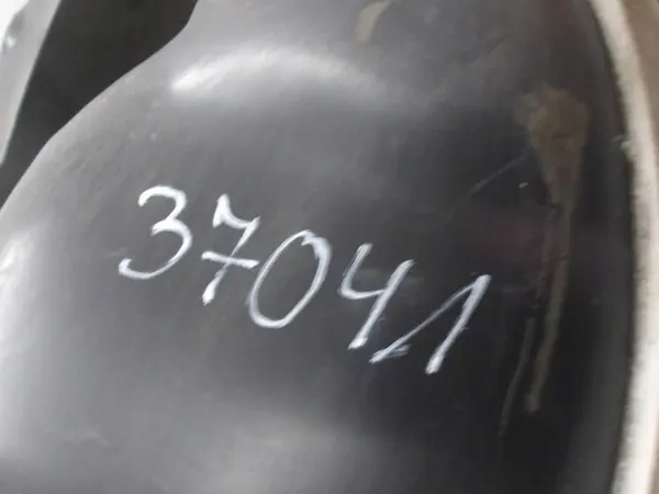 Volkswagen Polo VI 2GS oikea etulokasuoja image 4