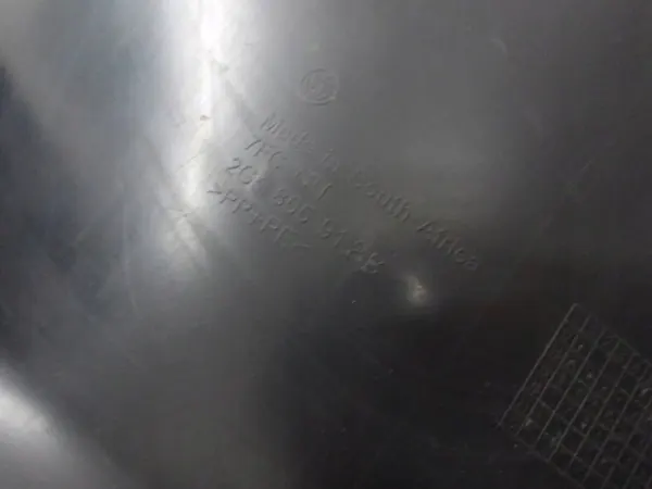 Volkswagen Polo VI 2GS oikea etulokasuoja image 5