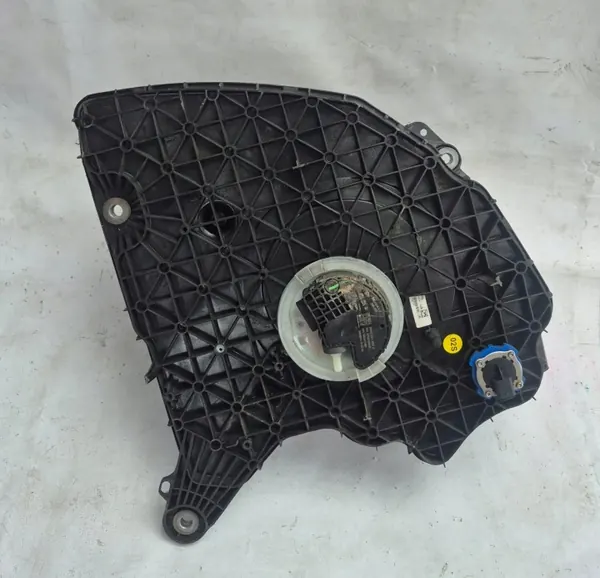 Réservoir AdBlue Audi A4 A5 8W OEM 8W0131878BK image 2