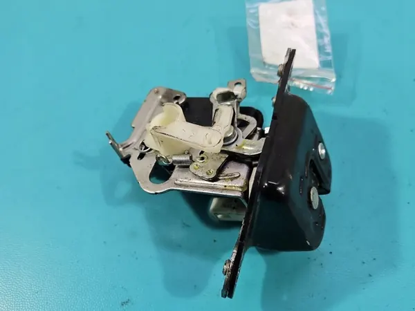 Fecho de porta-malas OEM IMPRK1550231 para Fiat Freemont image 3