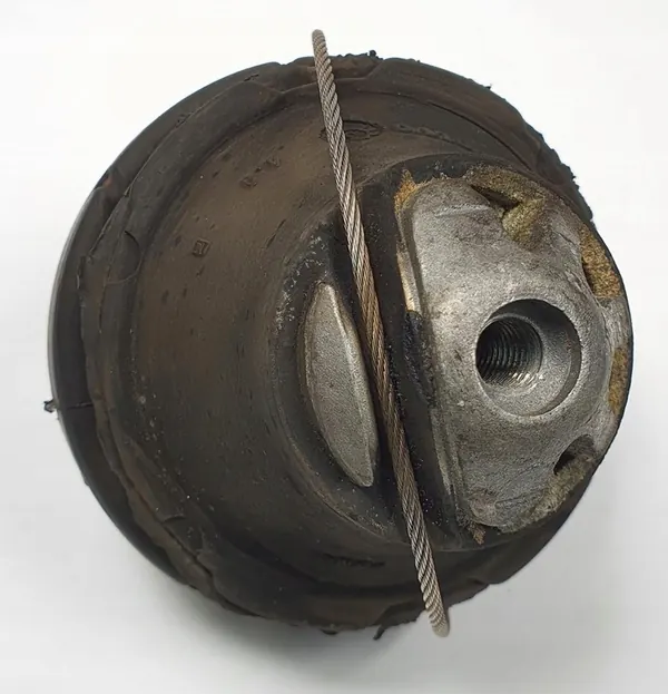 Supporto motore Volvo XC90 2.5 T 9485551 image 2