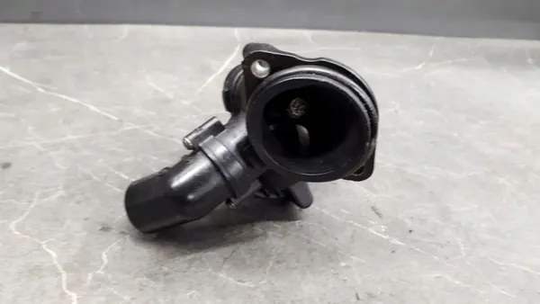 Carcasa de termostato VW Transporter T5 2.0 image 2